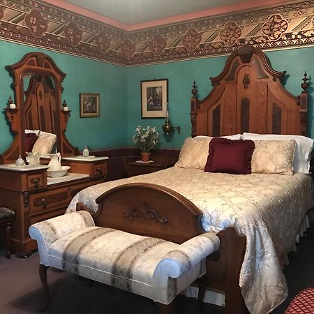 Bellaire Grand Victorian B&B Inn الغرفة الصورة