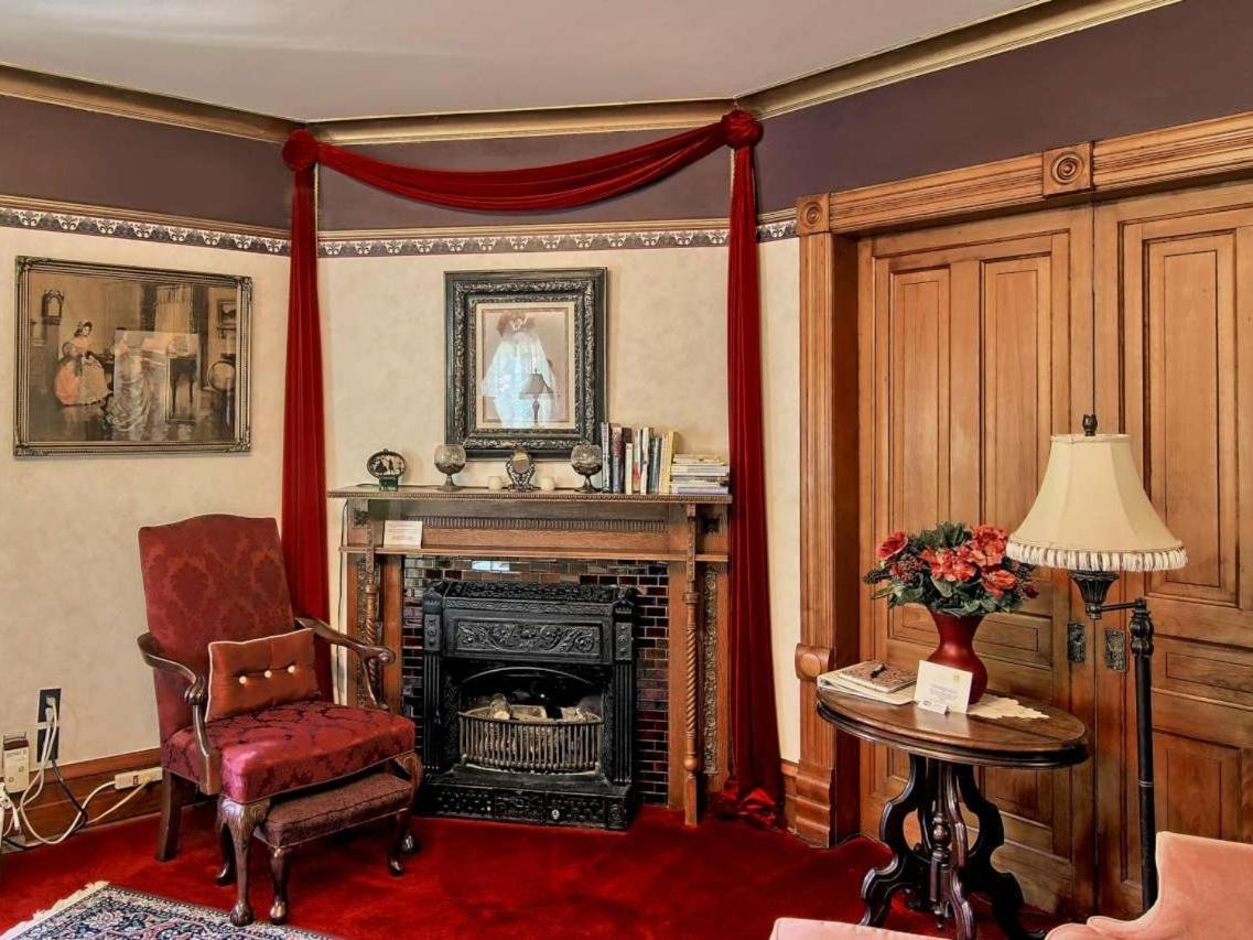 Bellaire Grand Victorian B&B Inn الغرفة الصورة