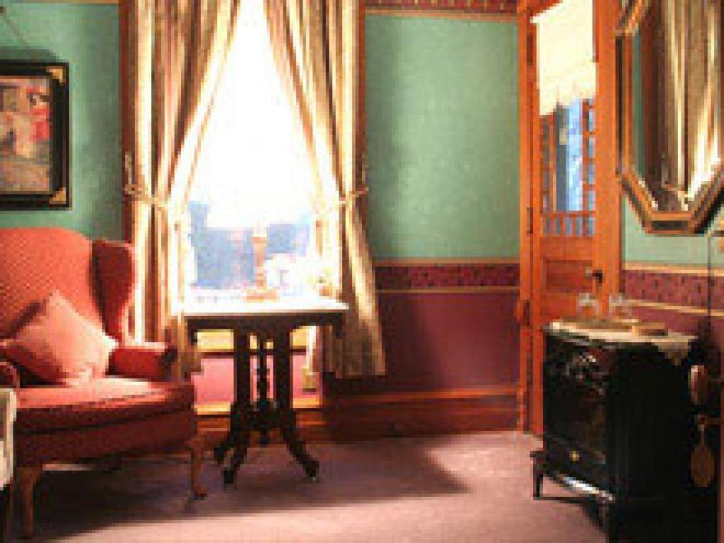 Bellaire Grand Victorian B&B Inn الغرفة الصورة