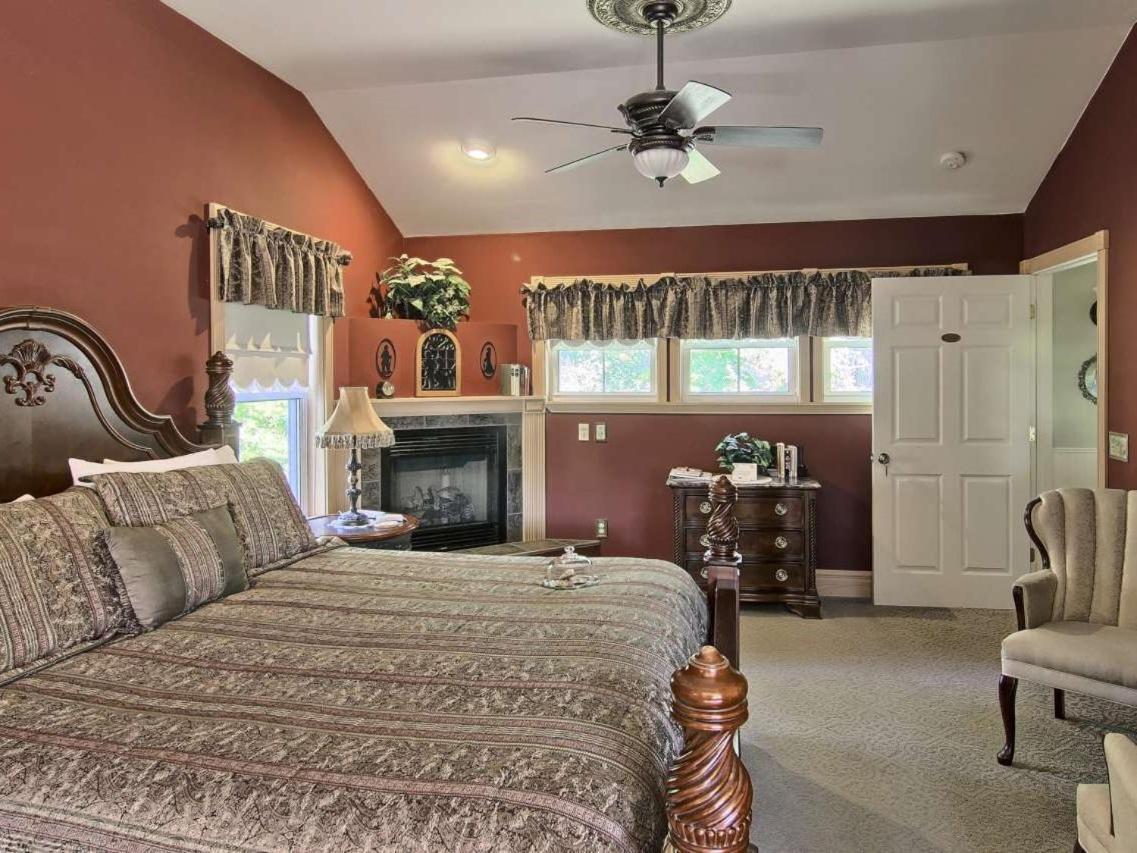 Bellaire Grand Victorian B&B Inn الغرفة الصورة