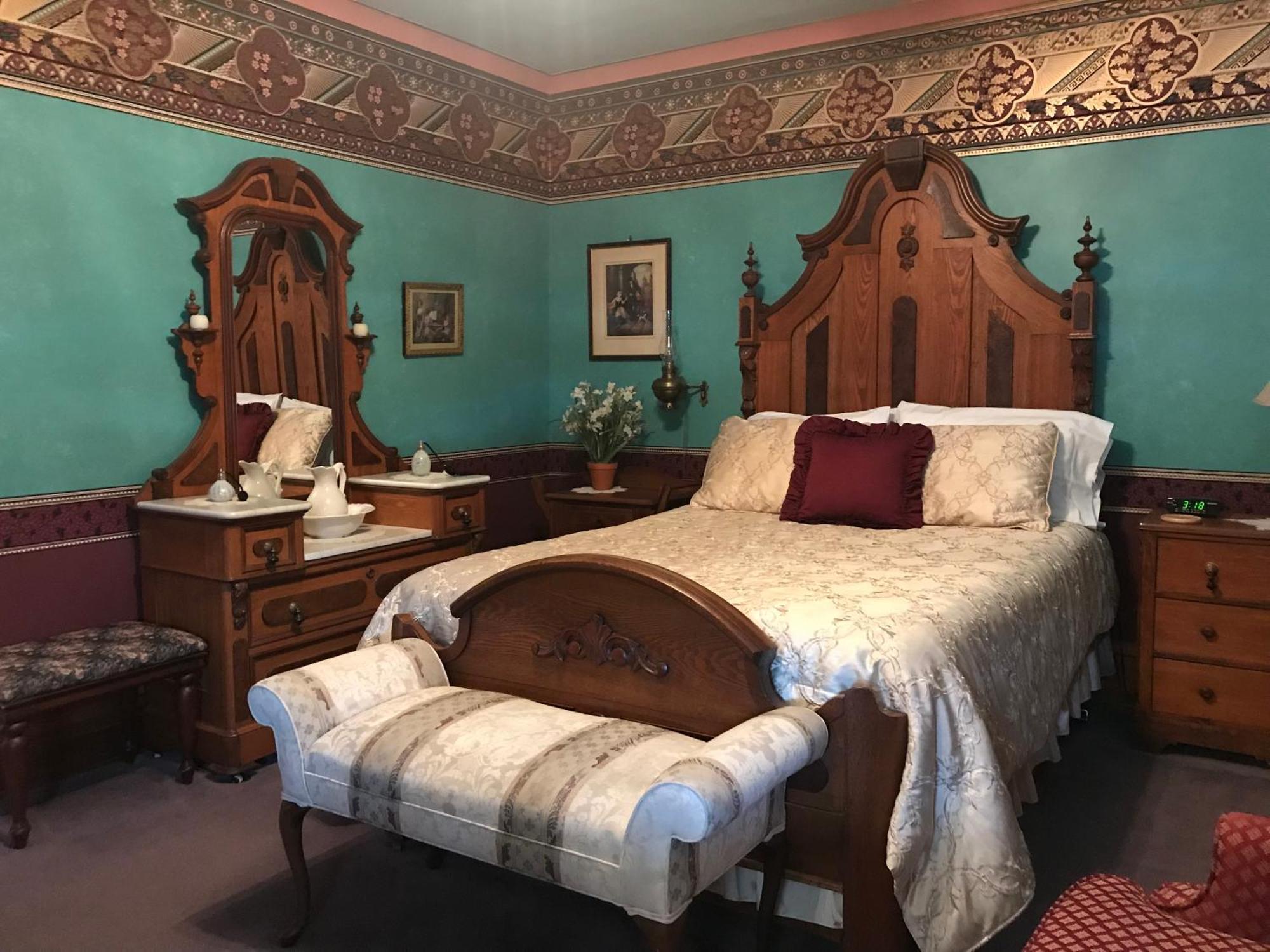 Bellaire Grand Victorian B&B Inn الغرفة الصورة